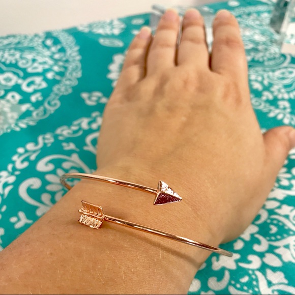 NWT💙💎ROSE💗GOLD TONE ARROW BRACELET💎💙BEAUTIFUL - Picture 6 of 8